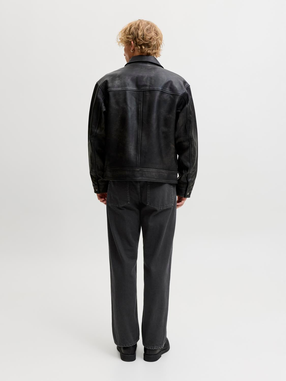 model_shot-back